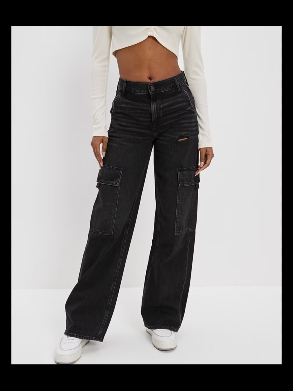 Black Wide-Leg Cargo Jeans - Women